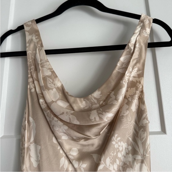 Reformation Dress Annabelle Silk Dress
Sable Size 4 - Picture 7 of 7